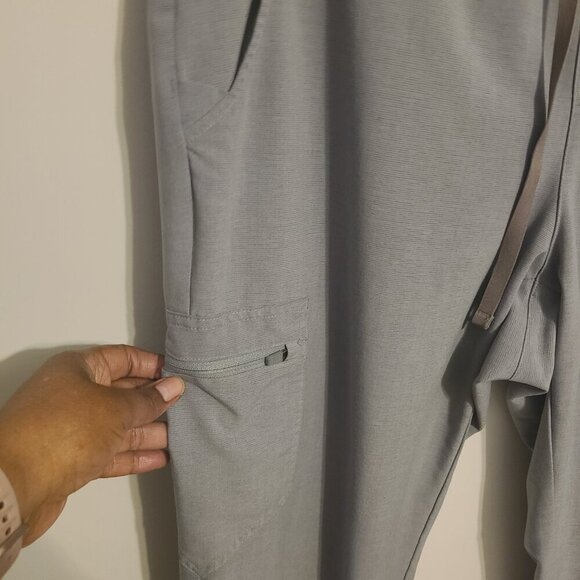 FIGS Tech Collection | Women's Gray Zamora Scrubs Jogger Pants (Size XL) - Picture 8 of 14